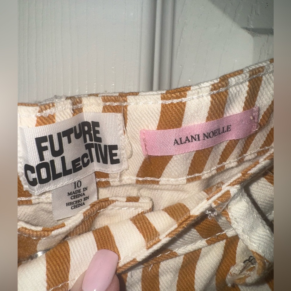 Future Collective Tan and White Wavy Pants - Picture 5 of 8
